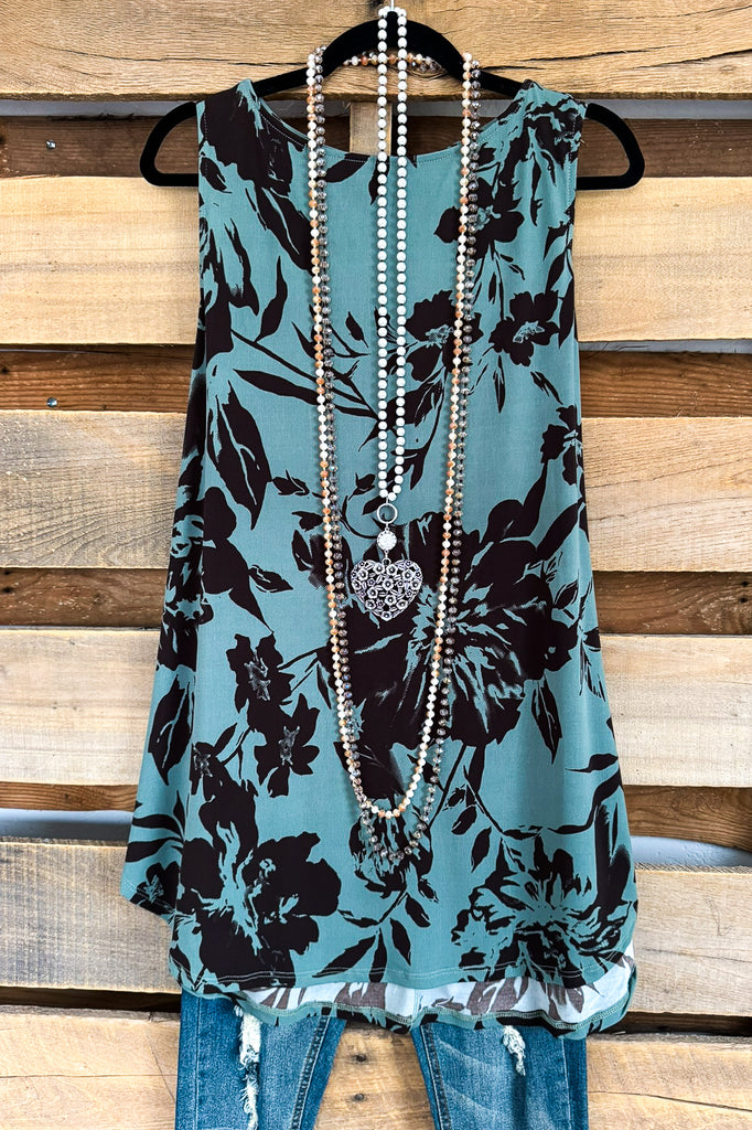 Bountiful Crossroads Top - Olive