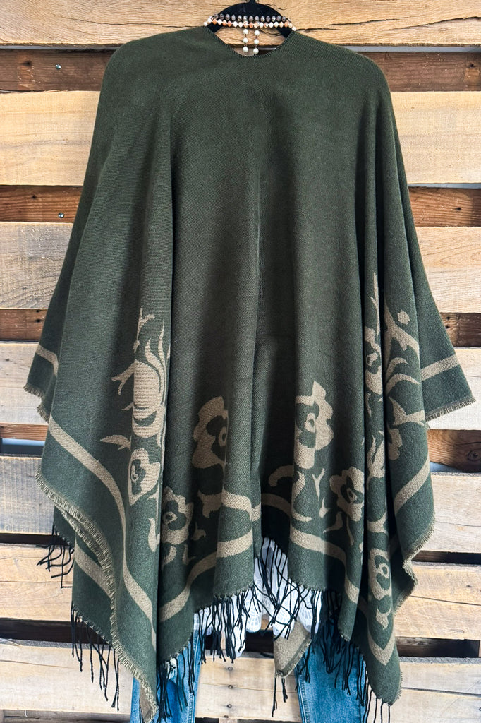 Looking Around You Poncho - Green