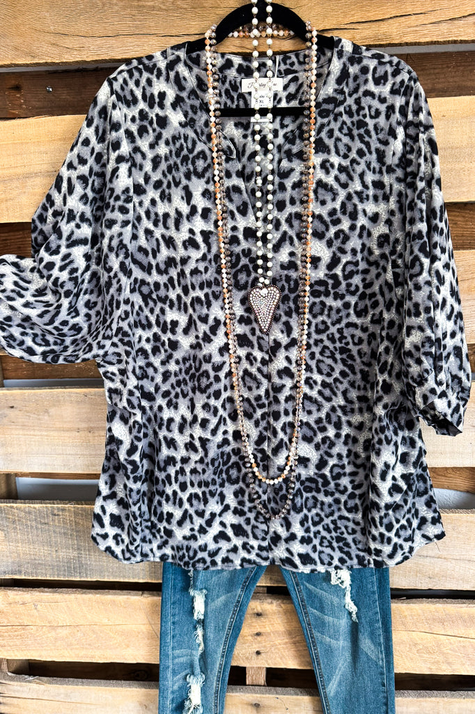 Center Of Attention Tunic - Gray