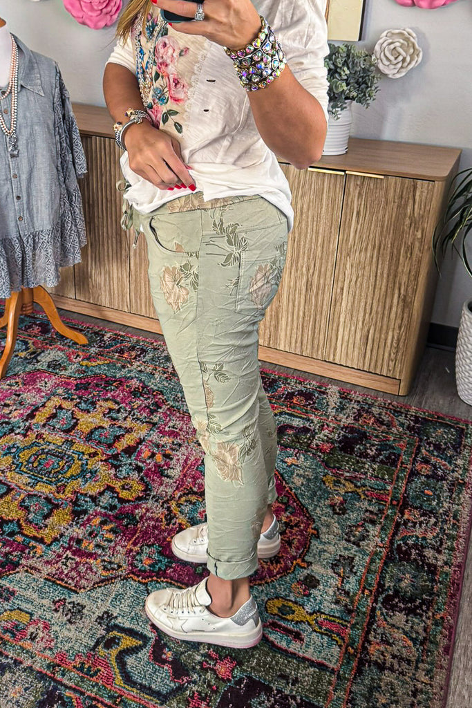Made in Italy Scrunchy Stretch Floral Jogger Pants – Ultra Comfortable One Size & Plus