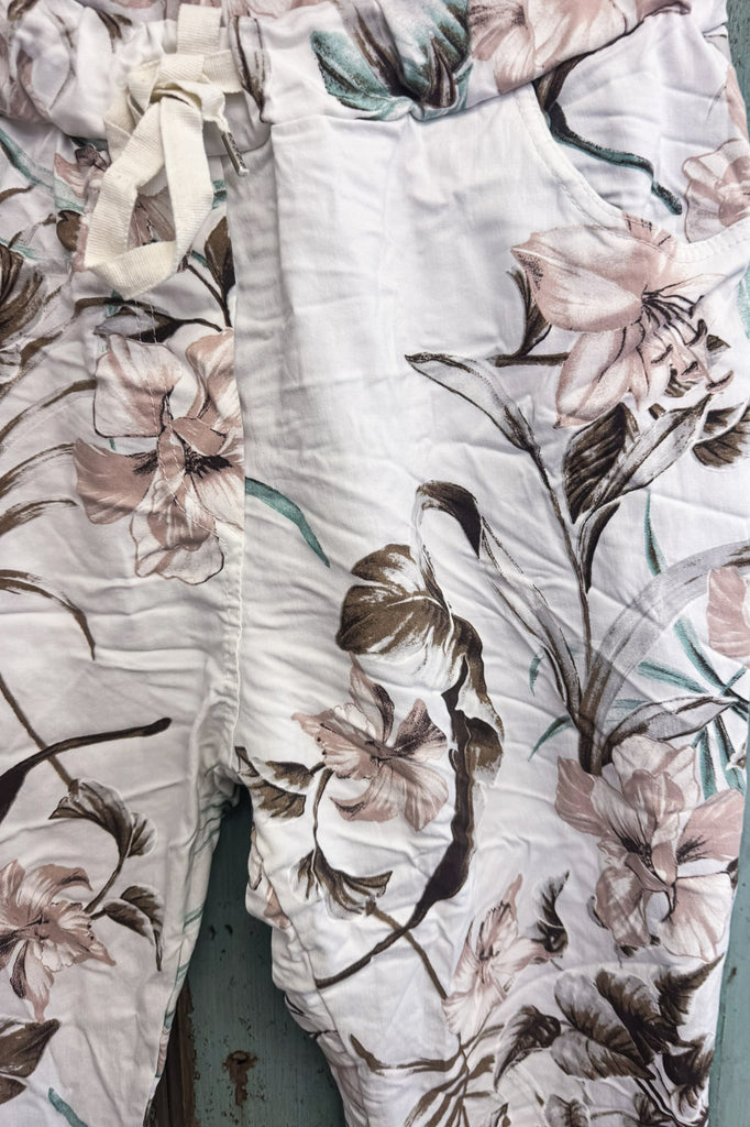 Made in Italy Scrunchy Stretch Floral Jogger Pants – Ultra Comfortable Plus Size - Floral