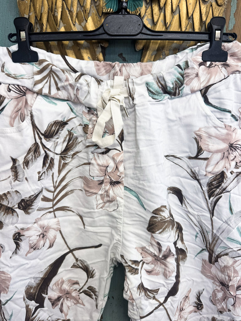 Made in Italy Scrunchy Stretch Floral Jogger Pants – Ultra Comfortable Plus Size - Floral