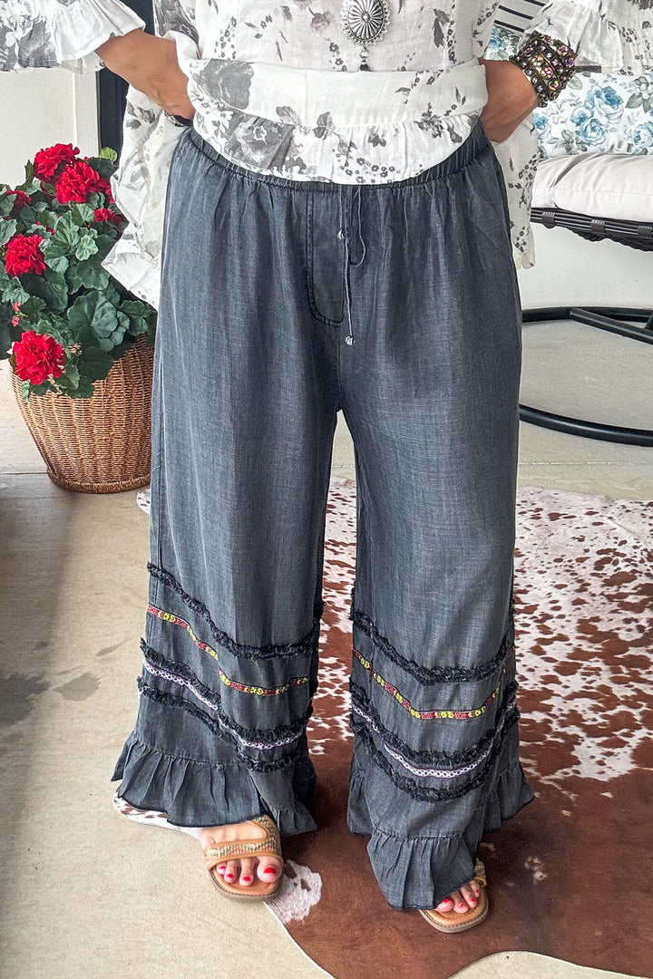 Frayed And Ruffled Denim Capris - Black Demin