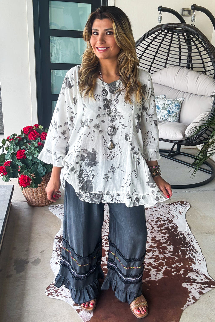 Frayed And Ruffled Denim Capris - Black Demin