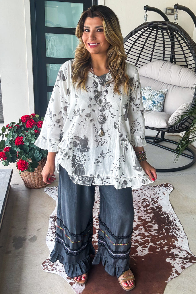 Frayed And Ruffled Denim Capris - Black Demin