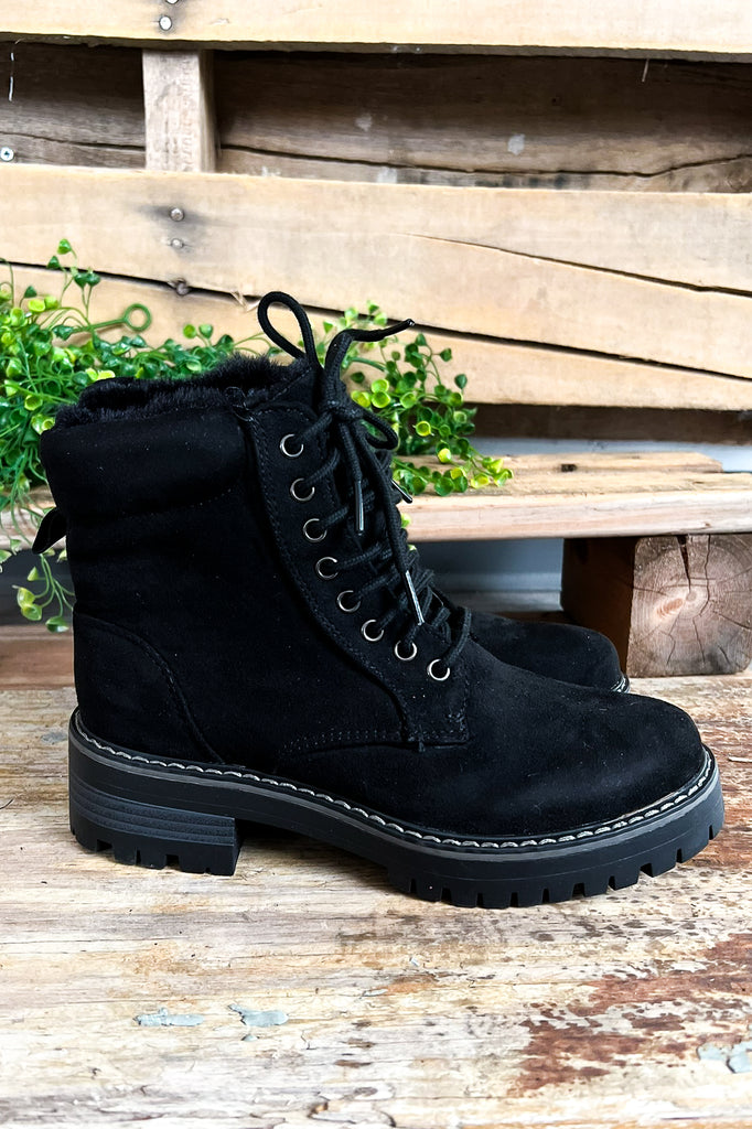 Nature Awaits Boots - Black