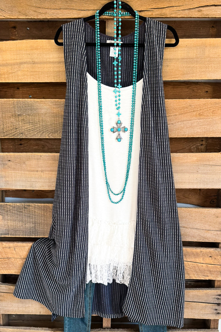 Sailing The Seas Vest - Dk. Gray