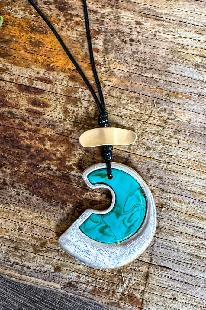 Glancing Moon Necklace - Turquoise